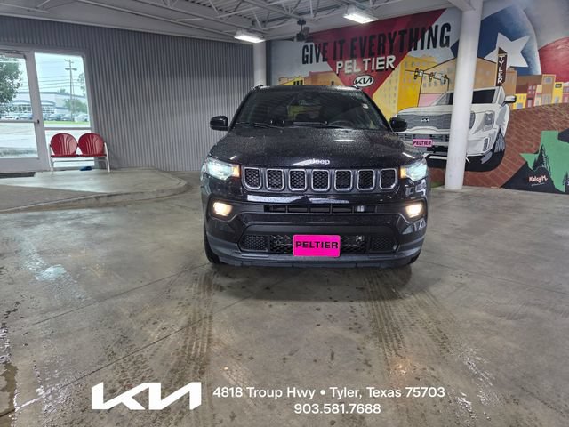 Used 2023 Jeep Compass Latitude AWD/4WD image 1