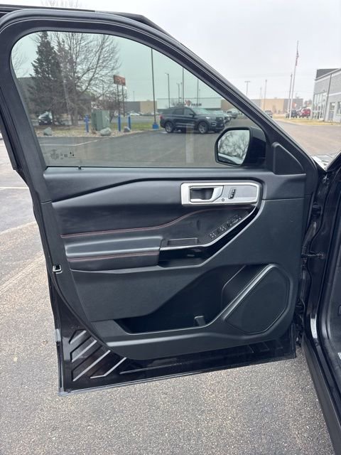 Certified 2024 Ford Explorer ST-Line w/ Class IV Trailer Tow Package AWD/4WD image 17