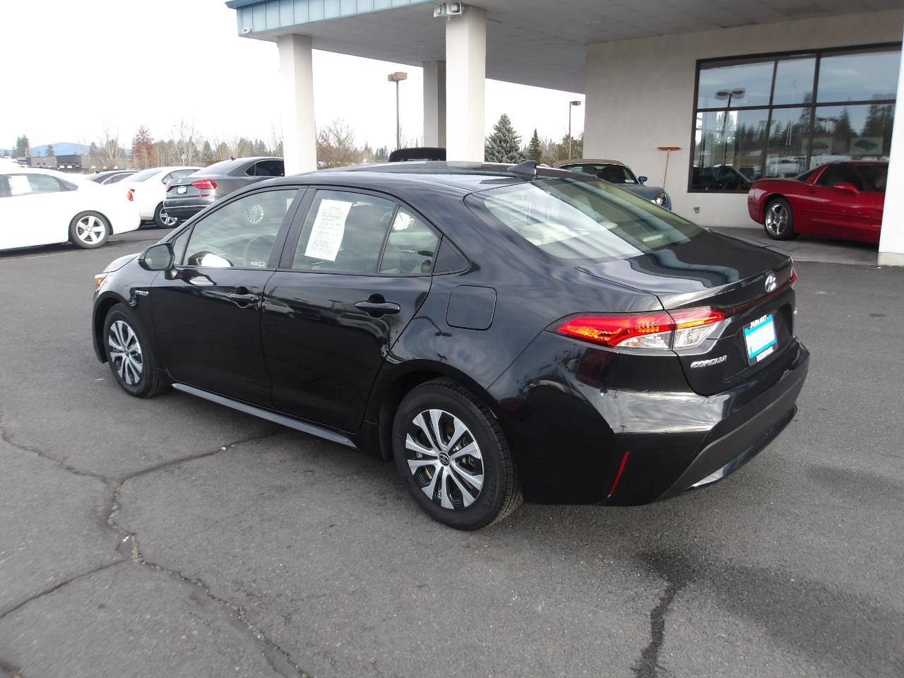 Used 2020 Toyota Corolla LE FWD image 3