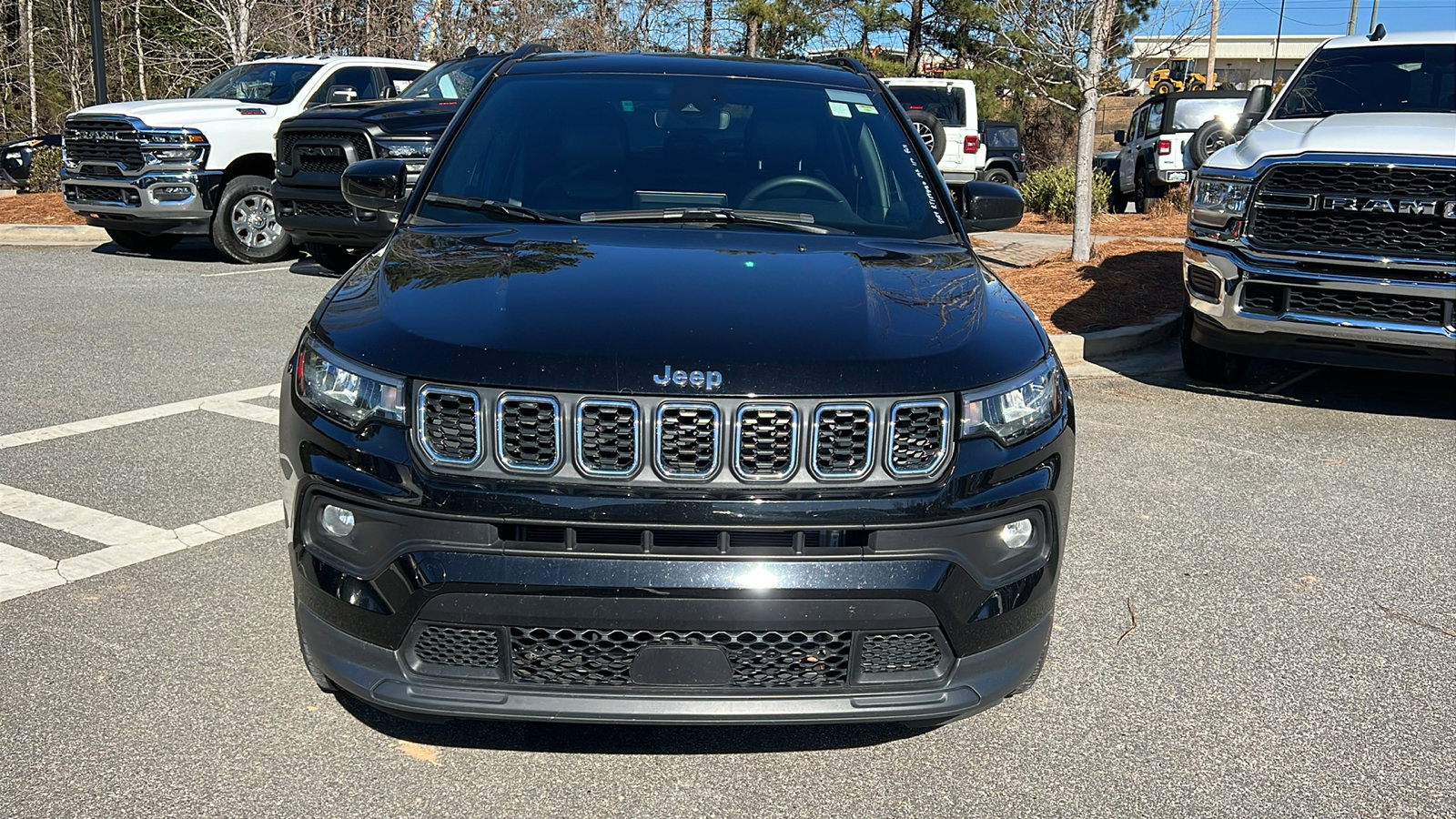 Used 2024 Jeep Compass Latitude image 3