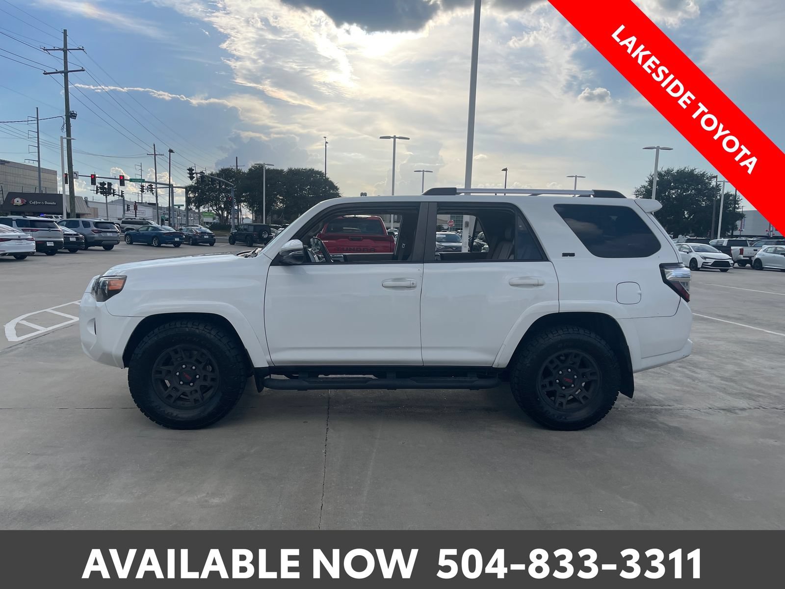 Used 2021 Toyota 4Runner SR5 Premium w/ Moonroof Package RWD image 2