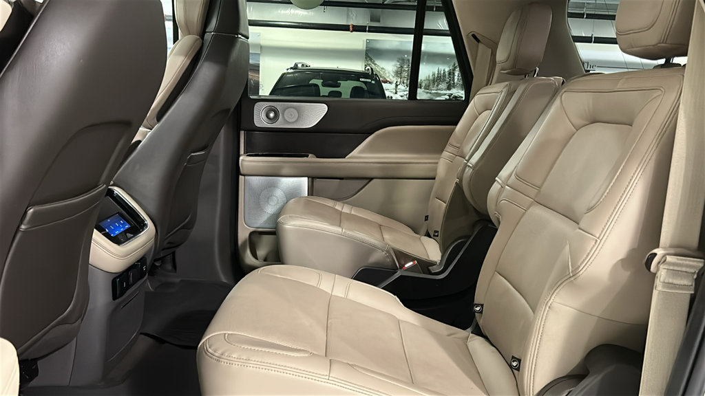 Used 2023 Lincoln Navigator L Reserve AWD/4WD image 23