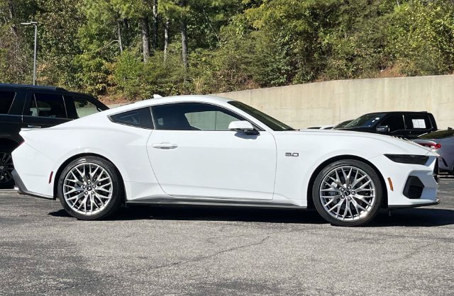 Used 2026 Ford Mustang GT Premium RWD image 2