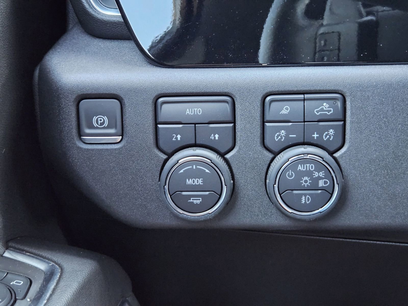 Certified 2025 Chevrolet Silverado 1500 LTZ image 23