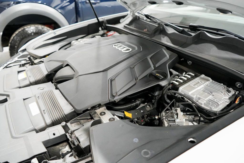 Used 2023 Audi Q8 Premium image 43