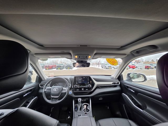 Used 2022 Toyota Highlander XLE image 17