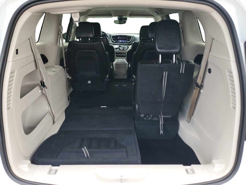 Used 2023 Chrysler Pacifica Touring-L FWD image 27