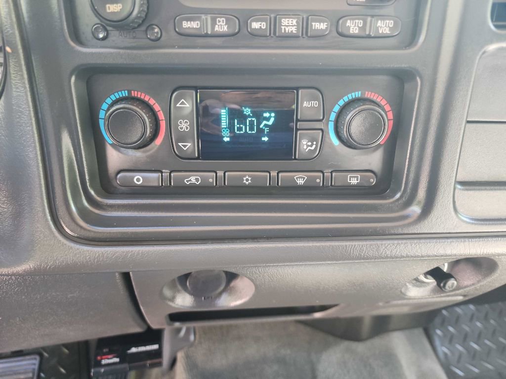 Used 2003 Chevrolet Silverado 2500 LS image 26