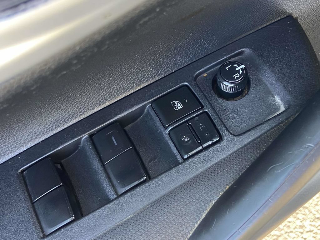 Used 2020 Toyota Corolla LE FWD image 19