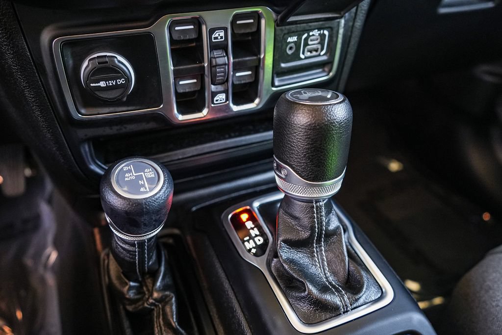 Used 2024 Jeep Wrangler Unlimited Sahara AWD/4WD image 18