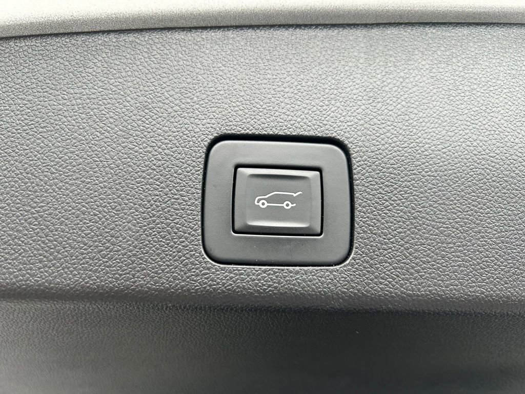 Used 2023 Buick Encore GX Essence w/ Experience Buick Package image 30