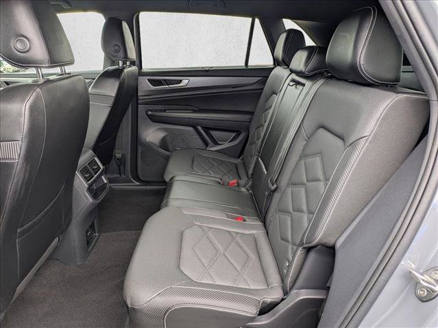 Used 2024 Volkswagen Atlas Cross Sport SE image 17