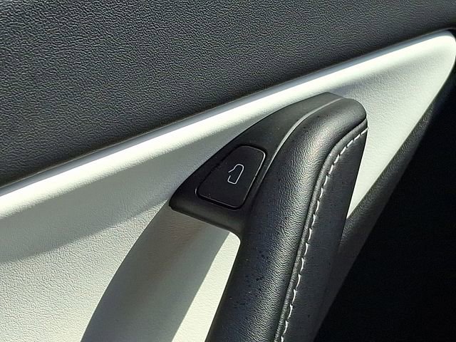 Used 2022 Tesla Model Y Performance AWD/4WD image 28
