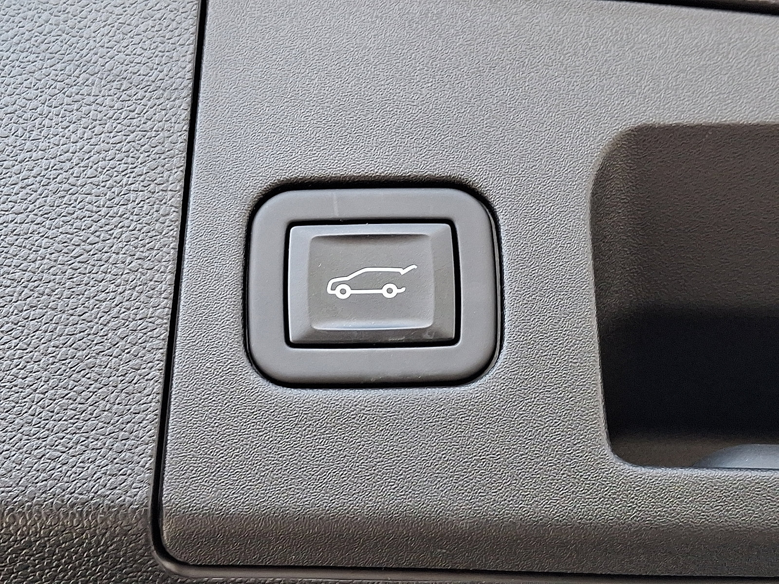 Certified 2023 Cadillac XT4 Sport w/ Cold Weather Package image 25