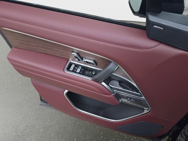 Used 2025 Land Rover Range Rover SE image 27