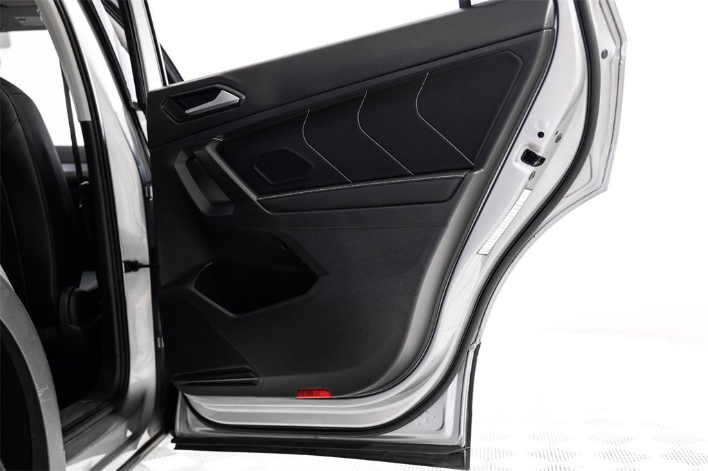 Used 2022 Volkswagen Tiguan SE image 51