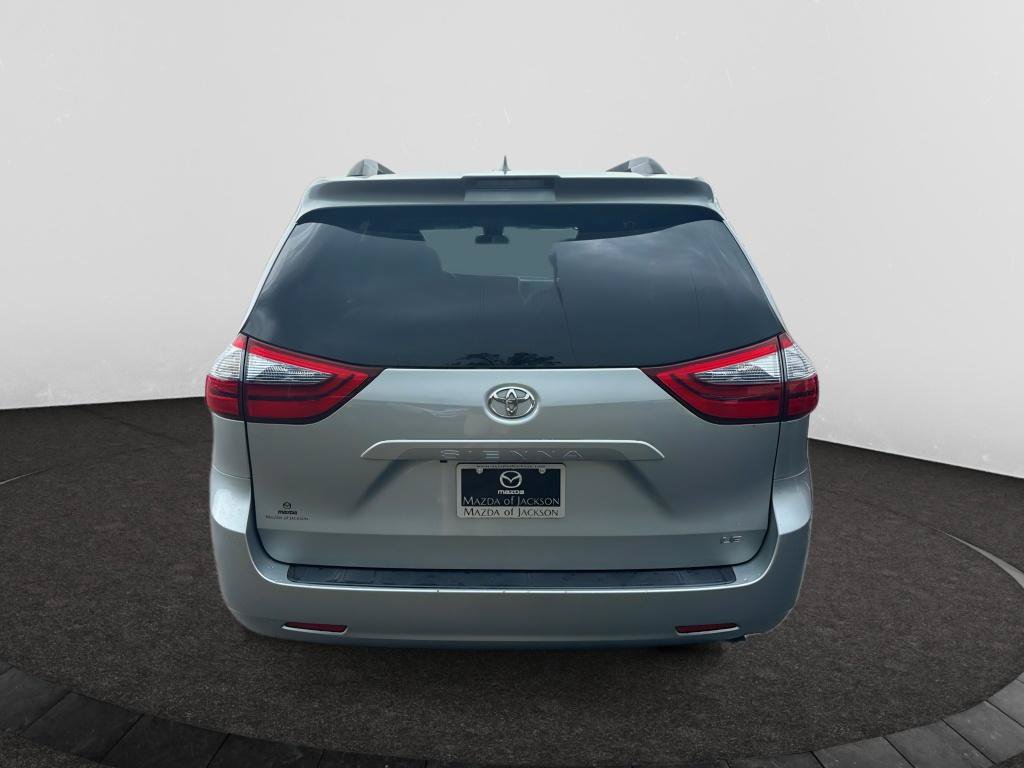Used 2020 Toyota Sienna LE w/ LE Preferred Package FWD image 4