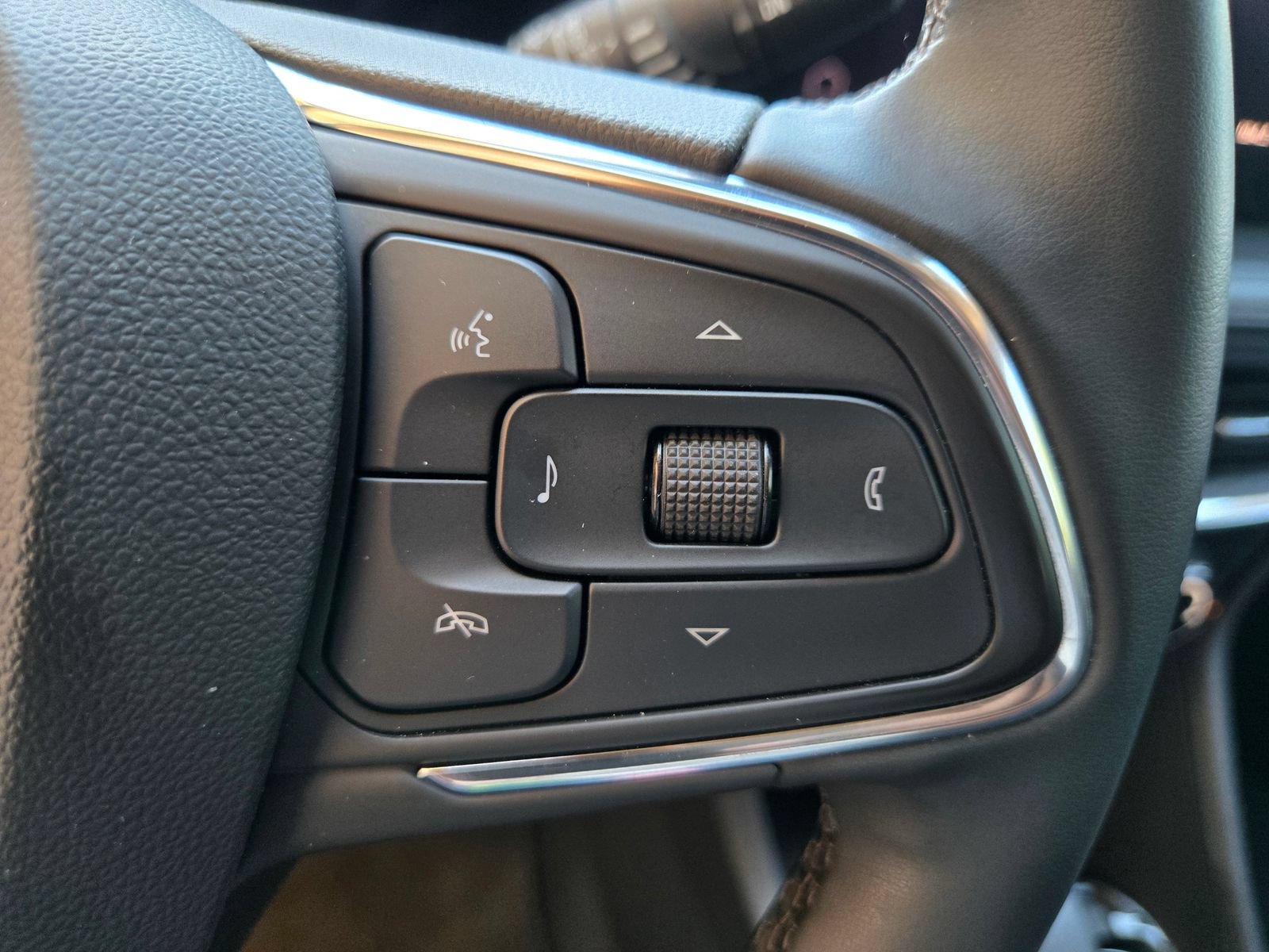 Used 2025 Buick Encore GX Sport Touring w/ Comfort Package FWD image 13