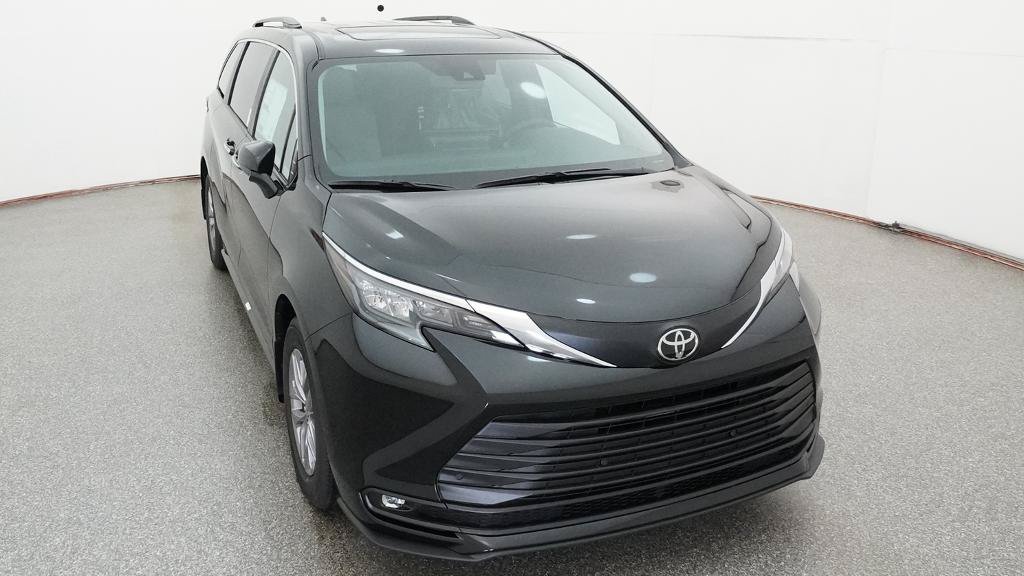 New 2026 Toyota Sienna XLE FWD image 17