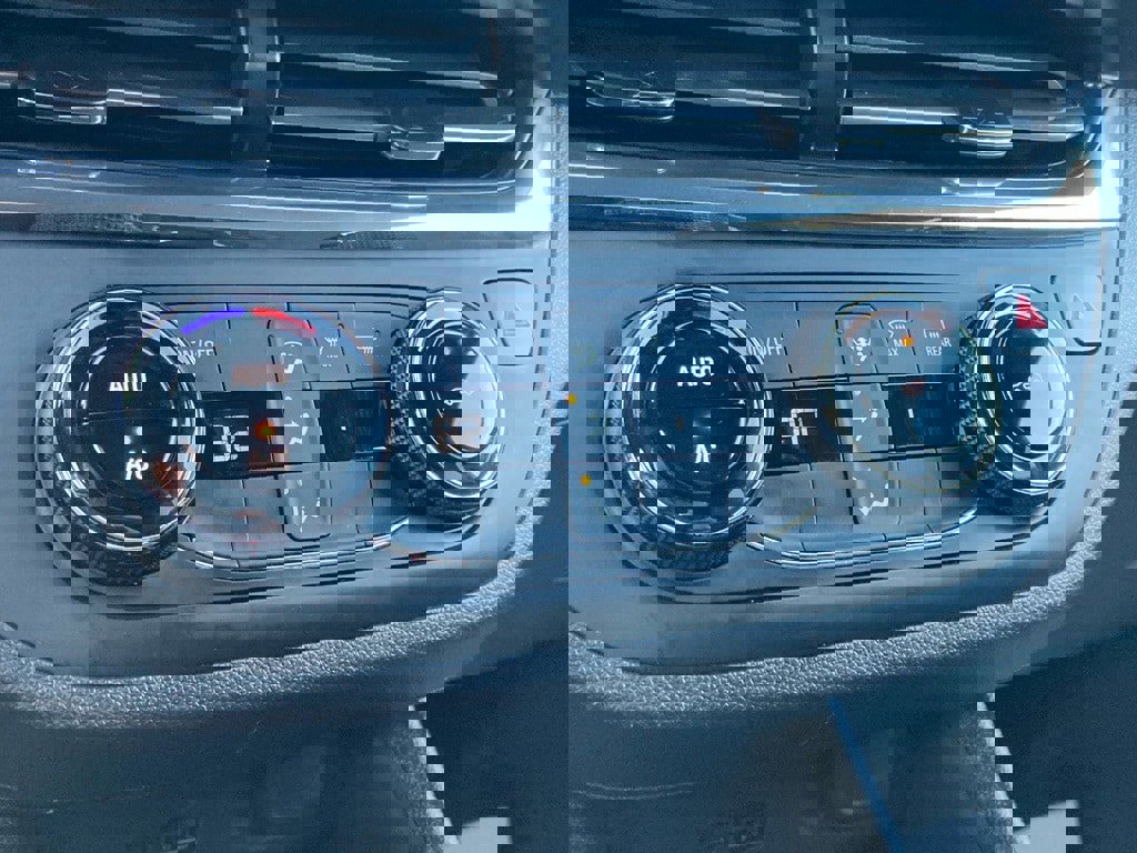 Used 2025 Buick Envista Preferred image 23