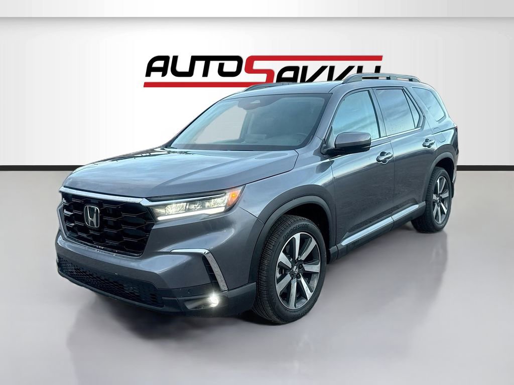 Used 2025 Honda Pilot Touring image 3