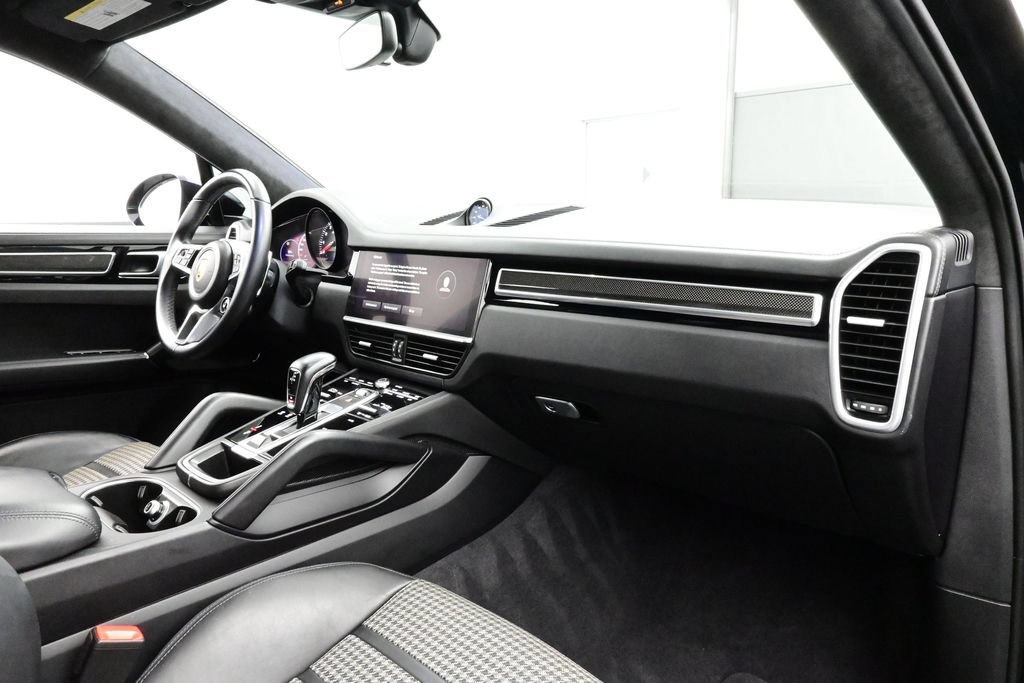 Certified 2023 Porsche Cayenne GTS AWD/4WD image 19