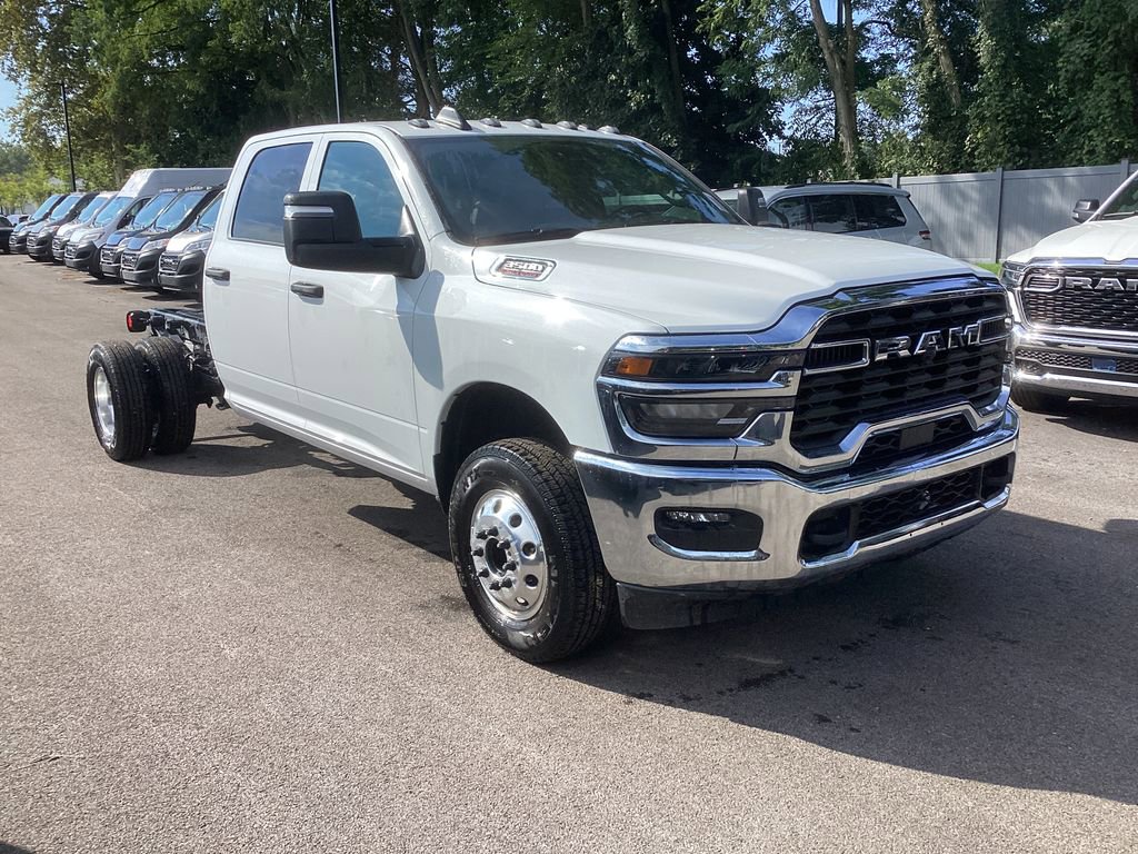 New 2025 RAM 3500 Tradesman w/ Chrome Appearance Group AWD/4WD image 4