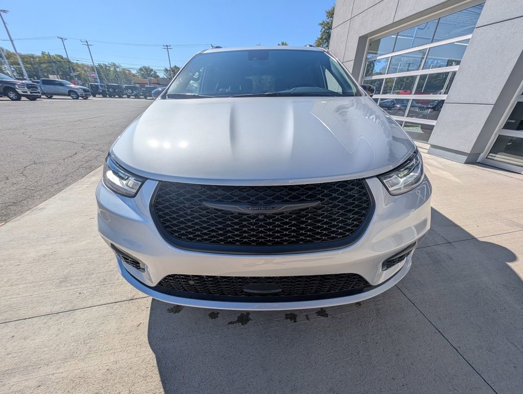 New 2026 Chrysler Pacifica Select w/ S Appearance Package image 10