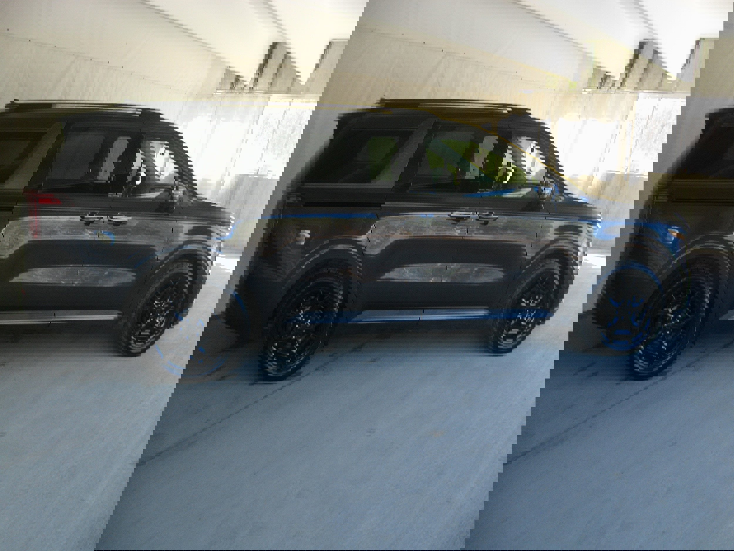 Used 2025 Kia Carnival SX w/ SX Dark Edition Package image 7