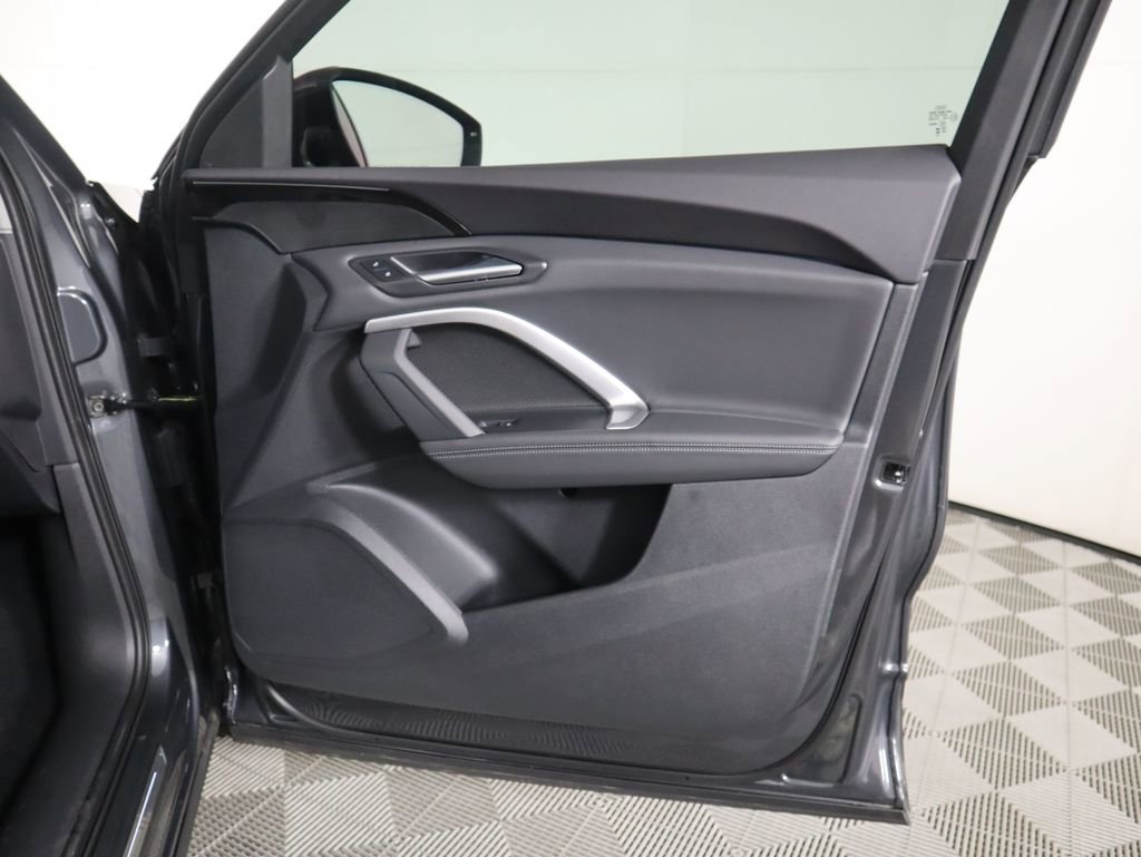 Used 2025 Audi Q5 Premium w/ Convenience Package image 28