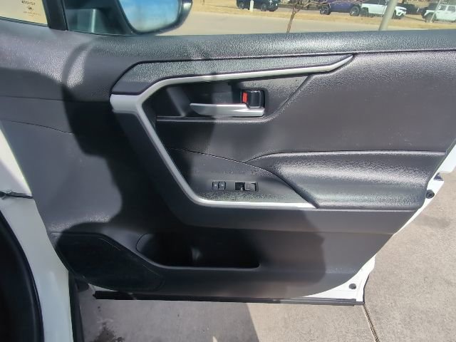Used 2025 Toyota RAV4 XLE AWD/4WD image 31
