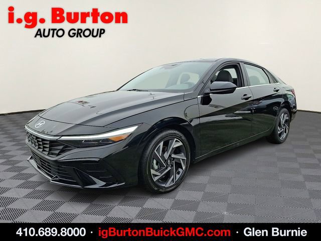 Used 2025 Hyundai Elantra SEL image 3