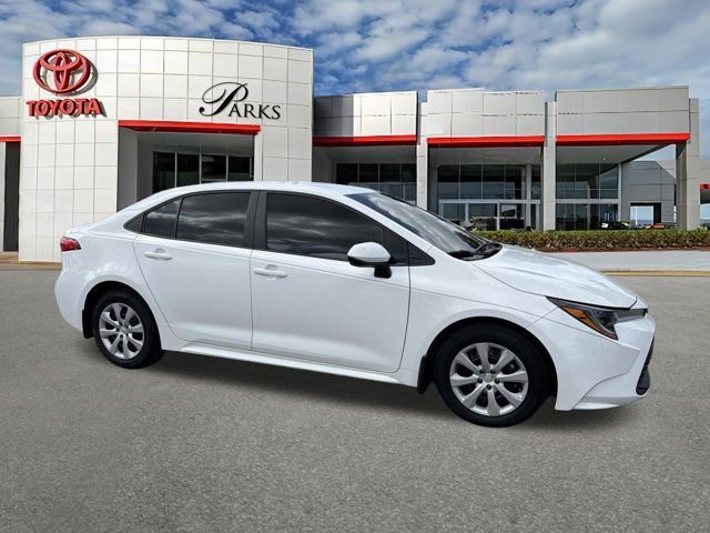 Certified 2025 Toyota Corolla LE image 1
