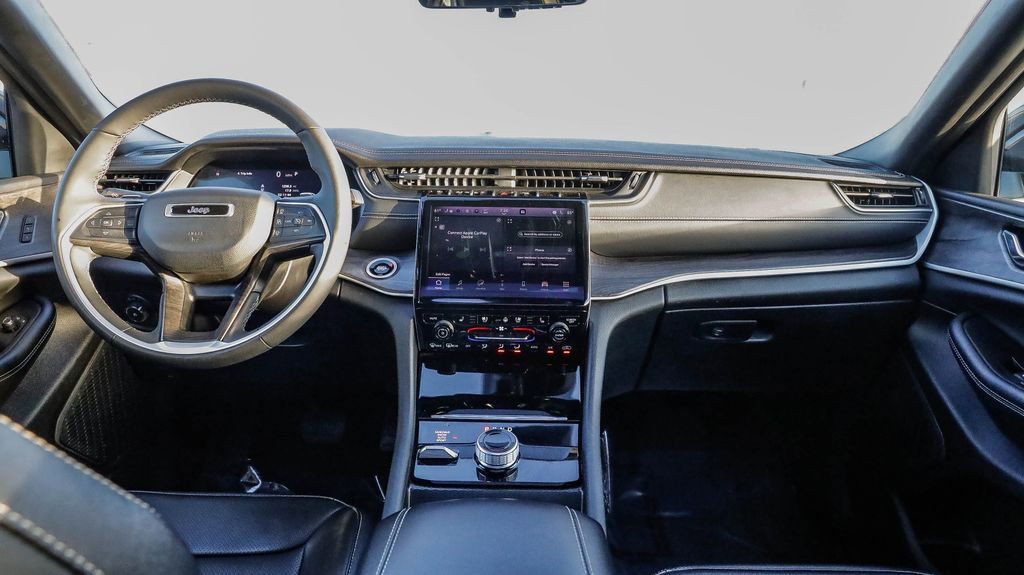 Certified 2024 Jeep Grand Cherokee L Limited w/ Luxury Tech Group II image 15