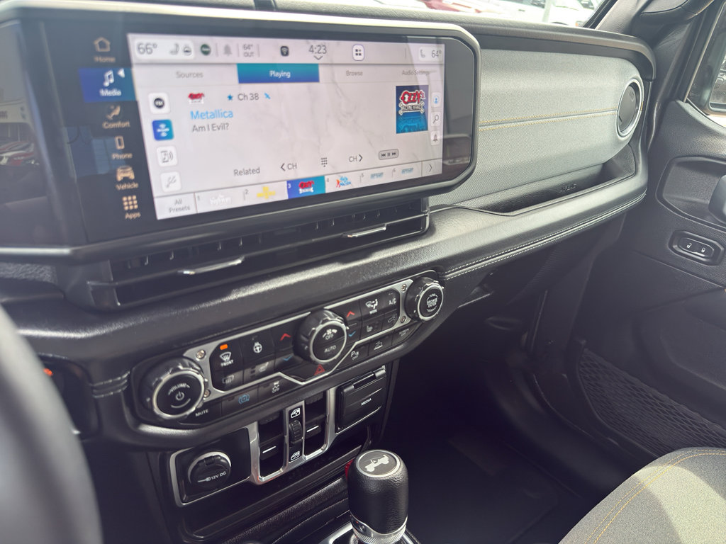 Used 2025 Jeep Wrangler Sahara w/ Safety Group image 20