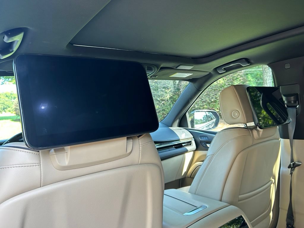 Used 2024 Cadillac Escalade ESV Premium Luxury w/ LPO, Floor Liner Package AWD/4WD image 2