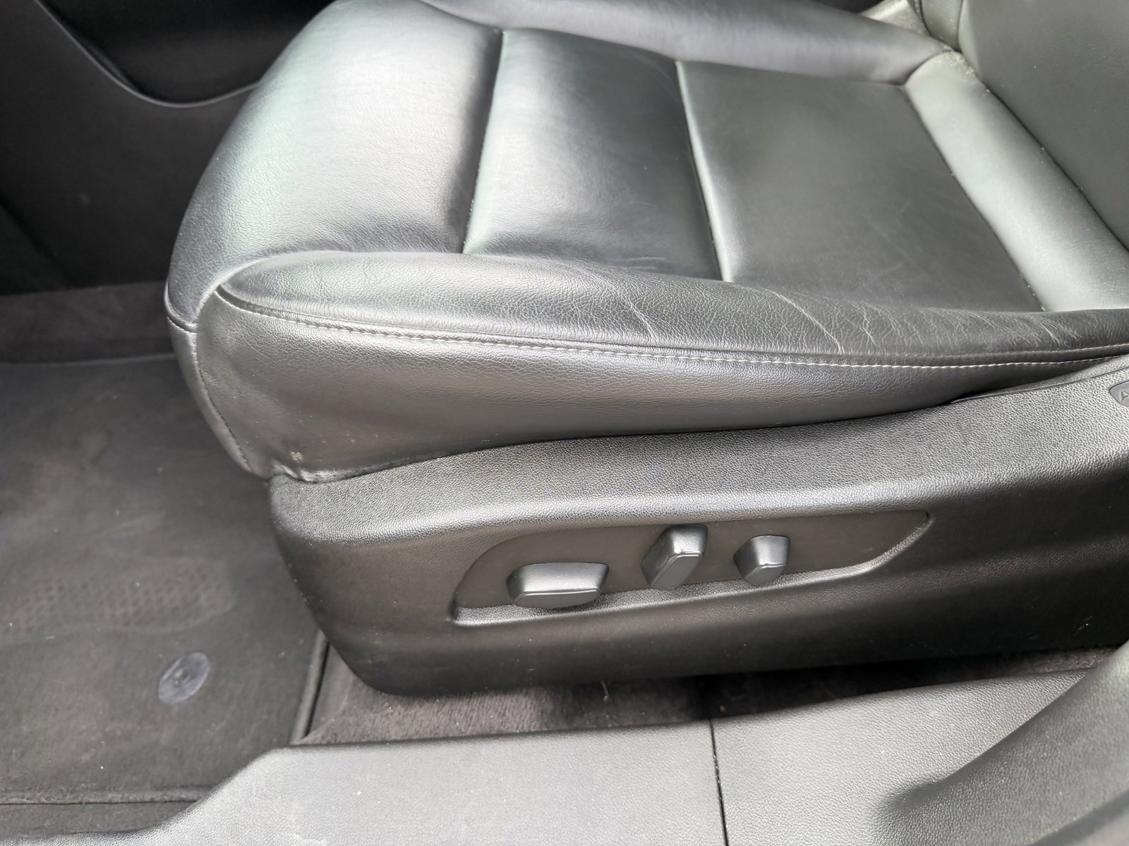 Used 2022 Cadillac XT4 Premium Luxury w/ Safety Alert Package image 12