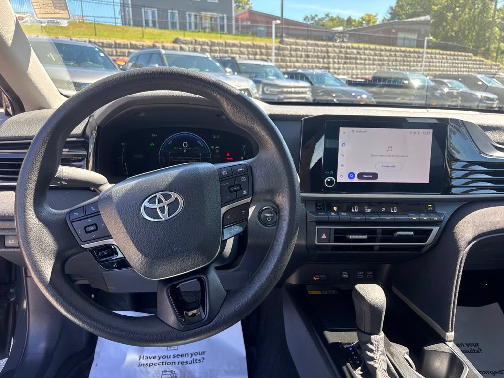 Used 2025 Toyota Camry LE FWD image 9