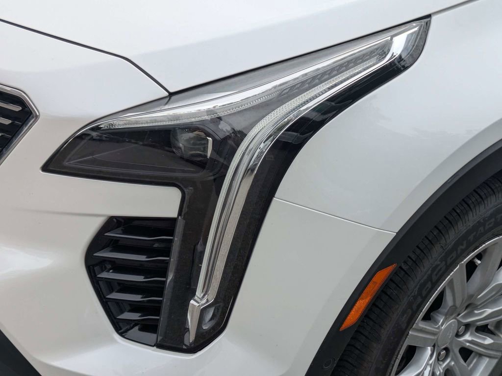 Used 2023 Cadillac XT4 Premium Luxury w/ Technology Package FWD image 9