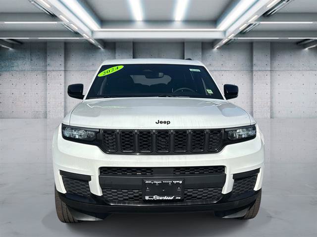 Used 2024 Jeep Grand Cherokee L Laredo AWD/4WD image 2