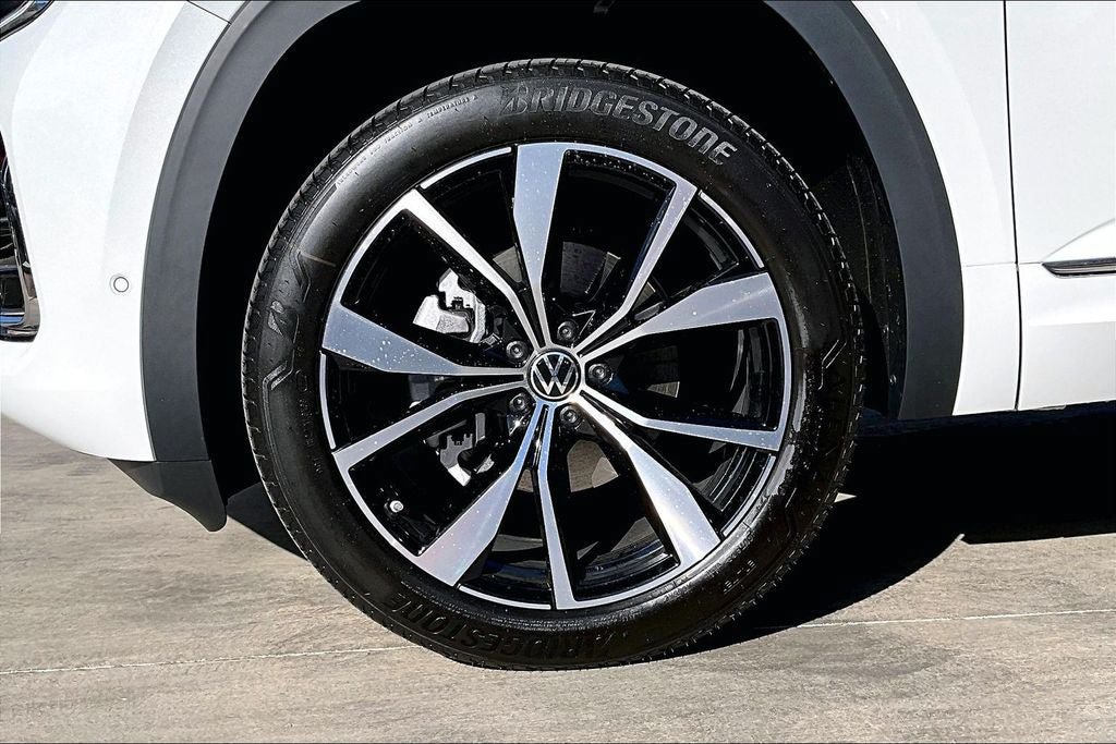 New 2026 Volkswagen Atlas SEL Premium R-Line AWD/4WD image 8