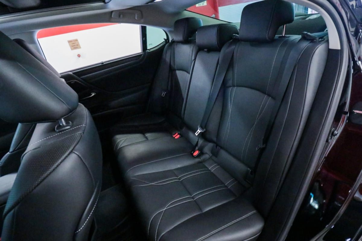 Used 2022 Lexus ES 350 Ultra Luxury w/ Accessory Package 2 FWD image 13
