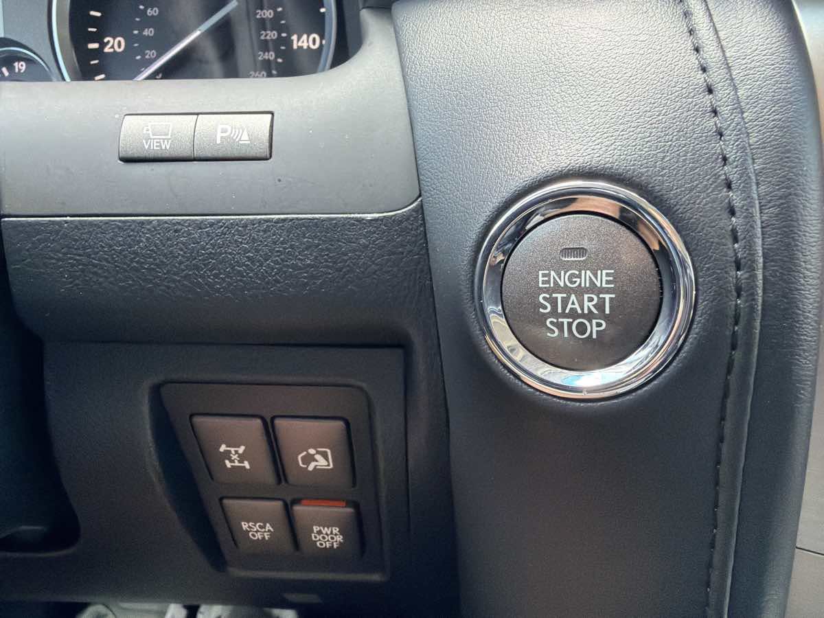 Used 2013 Lexus LX 570 4WD w/ Luxury Pkg image 29