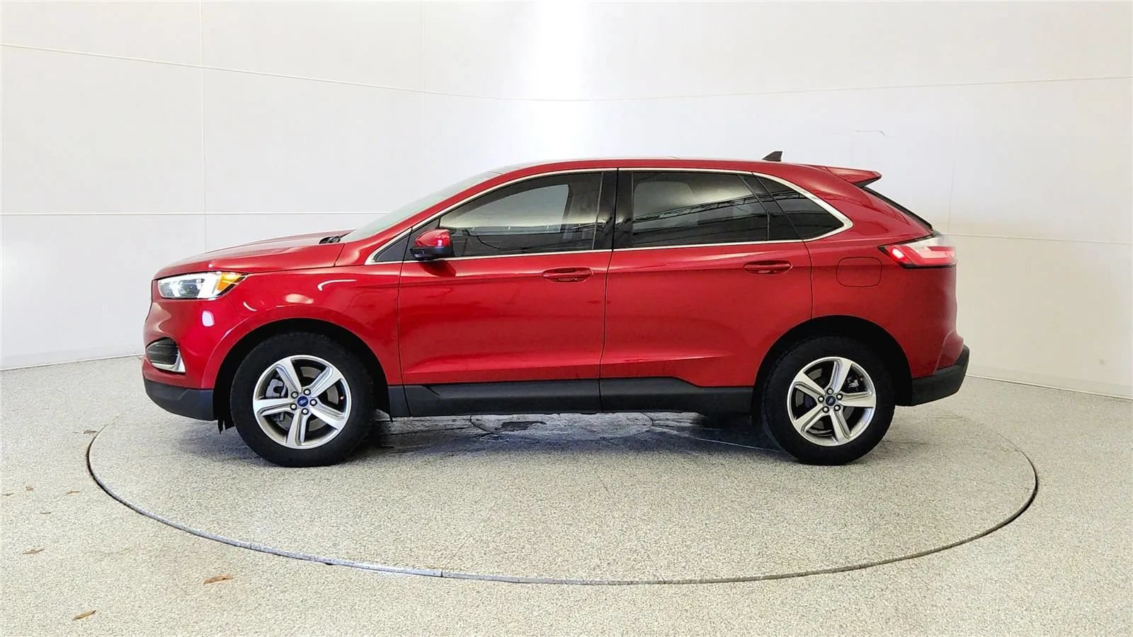 Used 2022 Ford Edge SEL w/ Convenience Package AWD/4WD image 4