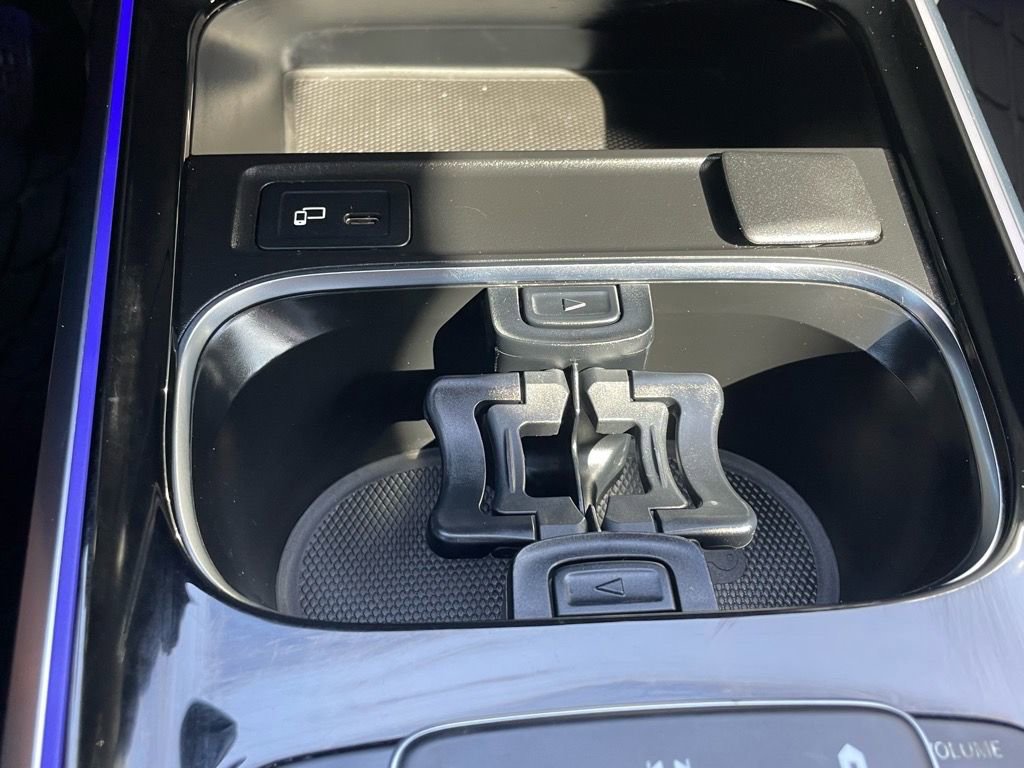 Used 2021 Mercedes-Benz GLB 250 4MATIC w/ Premium Package image 22