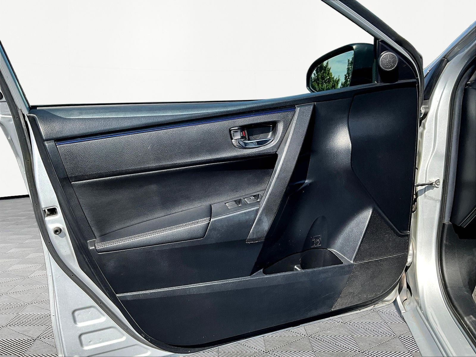Used 2018 Toyota Corolla SE w/ Carpet Mat Package (TMS) FWD image 20