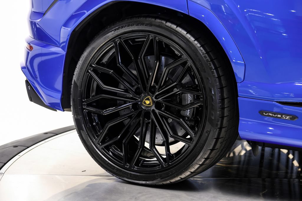 Used 2025 Lamborghini Urus SE AWD/4WD image 70