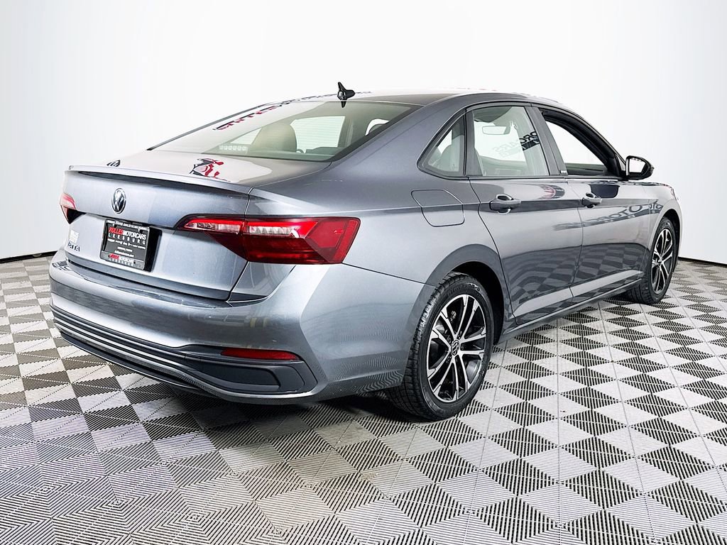 Used 2024 Volkswagen Jetta Sport image 7