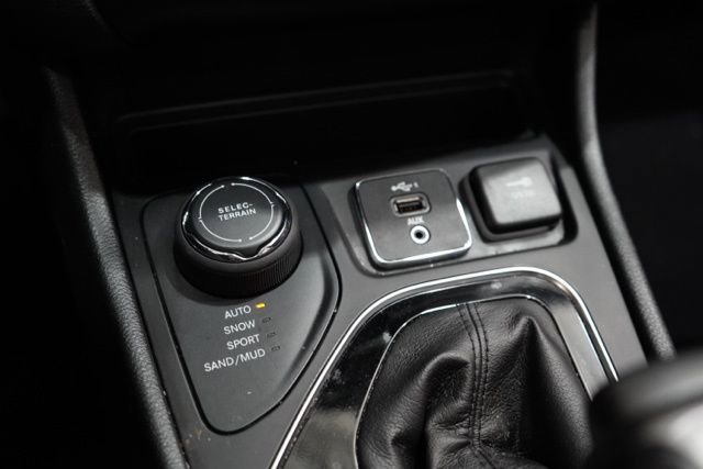 Used 2022 Jeep Cherokee Limited image 30