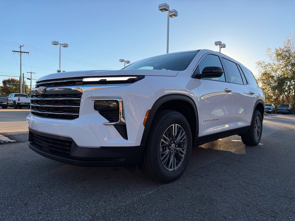 New 2027 Chevrolet Traverse LT w/ Driver Confidence Package AWD/4WD image 9